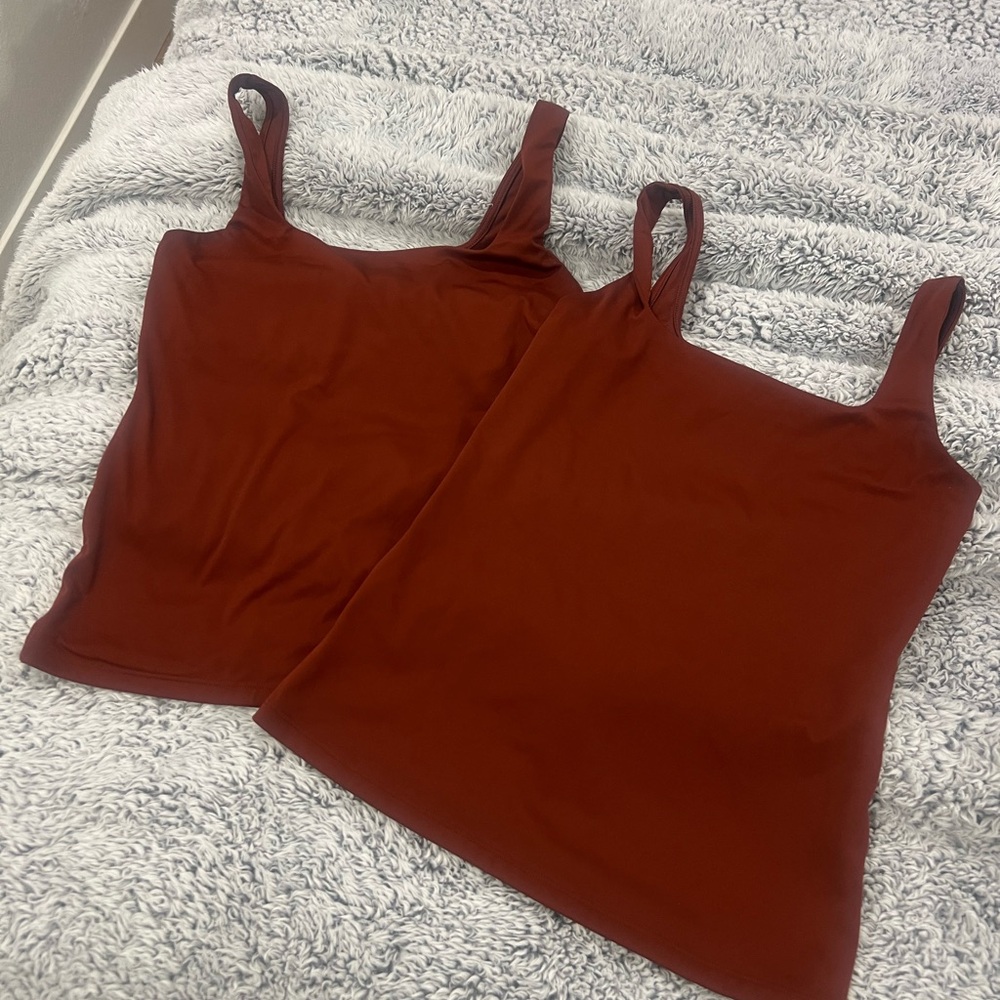 Set of 2 Nine West size S rust camis